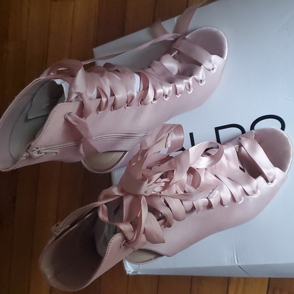 Pink booties size 7 Aldo - Picture 3 of 3